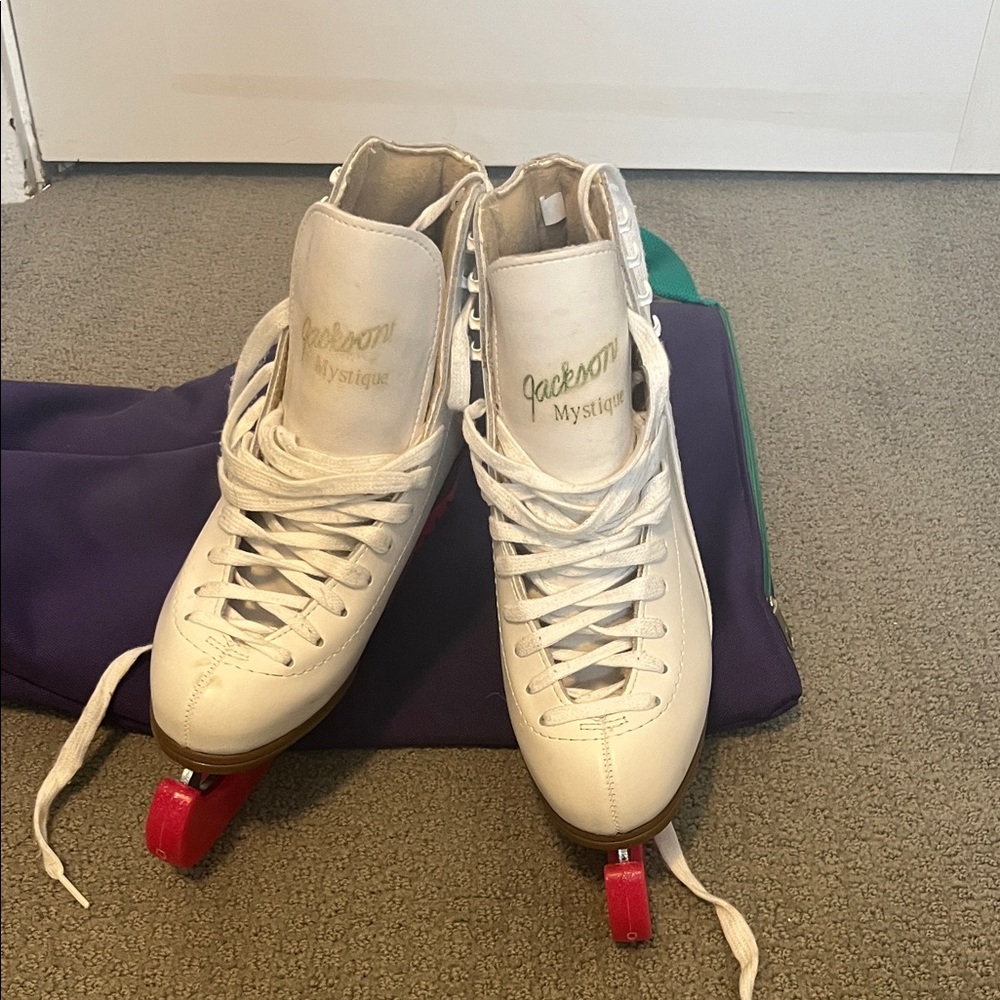Jackson Mystique White Skates with Pink Guards
